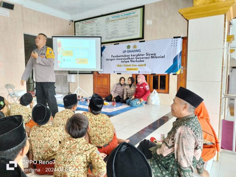 Kolaborasi Puskesmas dan Polsek Kecamatan Sedati Perangi Bahaya Narkoba di MIN 2 Sidoarjo