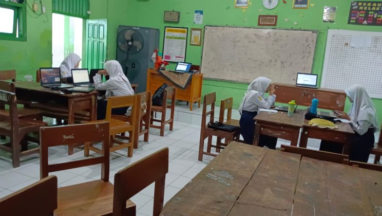 Siswa MTsN 4 Sidoarjo Ikuti Ajang Bergengsi  KoSSMI