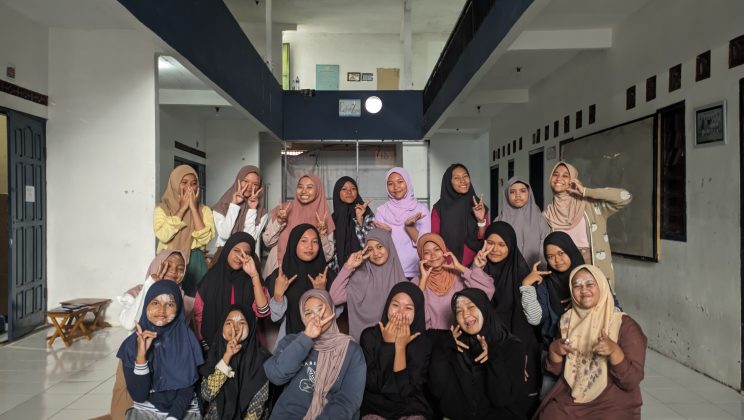 Siswi MTs Negeri 4 Sidoarjo Penuhi Semangat Belajar di Genta Course, Pare Kediri