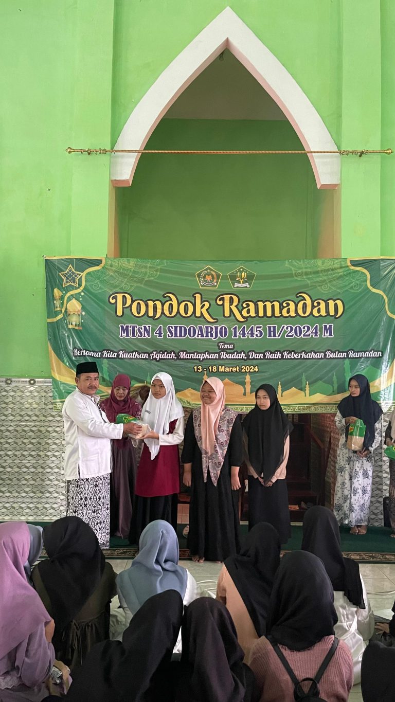 MTs Negeri 4 Sidoarjo Meriahkan Penutupan Pondok Ramadhan untuk Siswa Putri