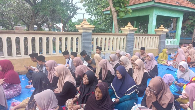 MTs Negeri 4 Sidoarjo Berpartisipasi dalam Haul Umum Desa Tlasih ke-58