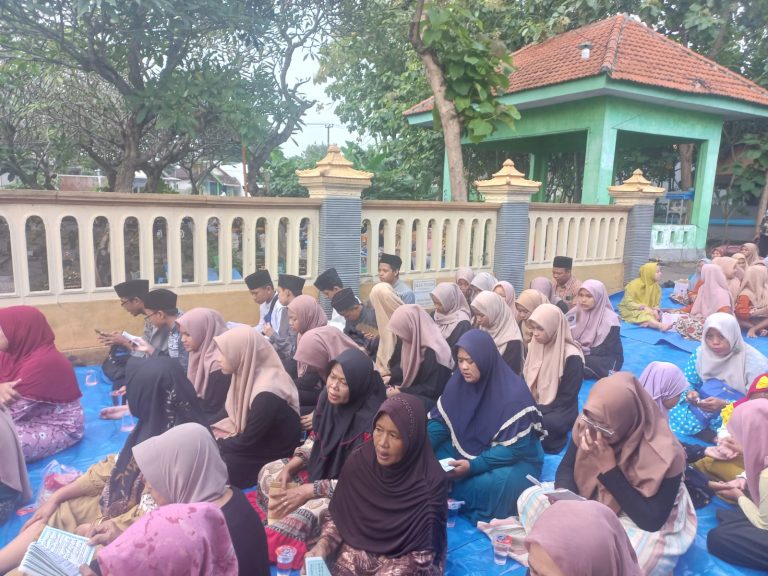MTs Negeri 4 Sidoarjo Berpartisipasi dalam Haul Umum Desa Tlasih ke-58