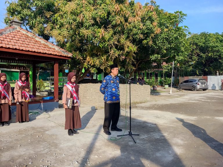 Peringati Hari Lahir Pancasila, MTsN 3 Sidoarjo Gelar Upacara Bendera