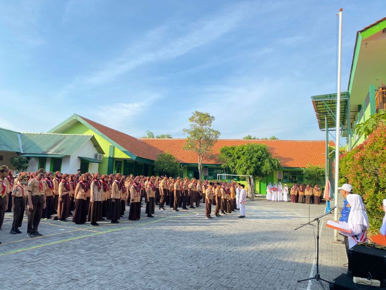 UPACARA PERINGATAN HARI LAHIR PANCASILA 2024 DI MIN 2 SIDOARJO