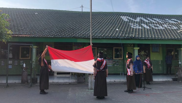 Upacara Memperingati Hari Lahir Pancasila Tahun 2024 MIN 1 Sidoarjo