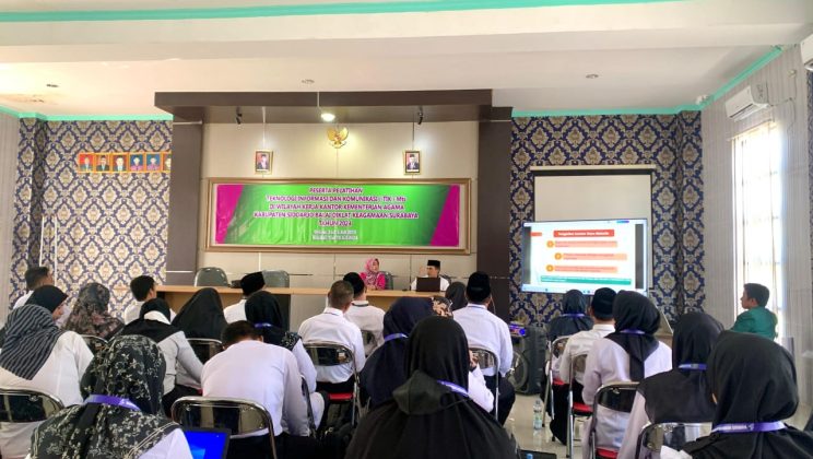 Pelatihan Teknologi dan Informasi (TIK) MTs di Kabupaten Sidoarjo: Upaya Peningkatan Kompetensi Guru