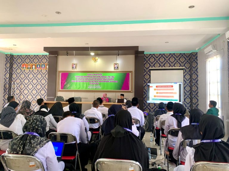 Pelatihan Teknologi dan Informasi (TIK) MTs di Kabupaten Sidoarjo: Upaya Peningkatan Kompetensi Guru