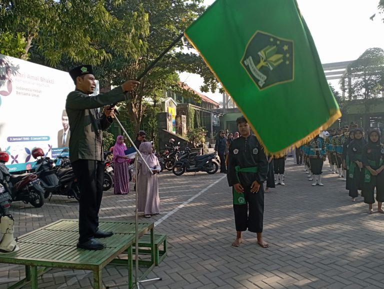 MTs Negeri 4 Sidoarjo Meriahkan Tahun Baru Islam 1 Muharram 1446 H dengan Pawai dan Syiar