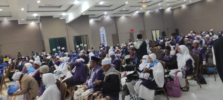 Kloter 106 Asal Sidoarjo Tutup Fase Pemulangan Haji Debarkasi Surabaya