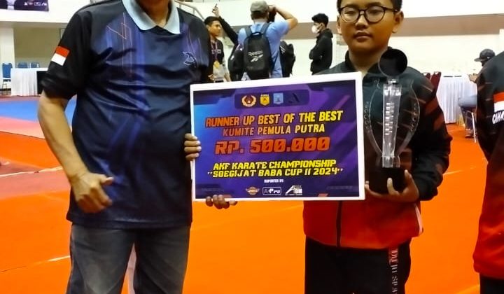 Lukman Adriansyah Siswa Kelas 8 MTs Negeri 4 Sidoarjo Raih Juara 1 Kumite di AKF Karate Championship-Soegijat Baba Cup II 2024