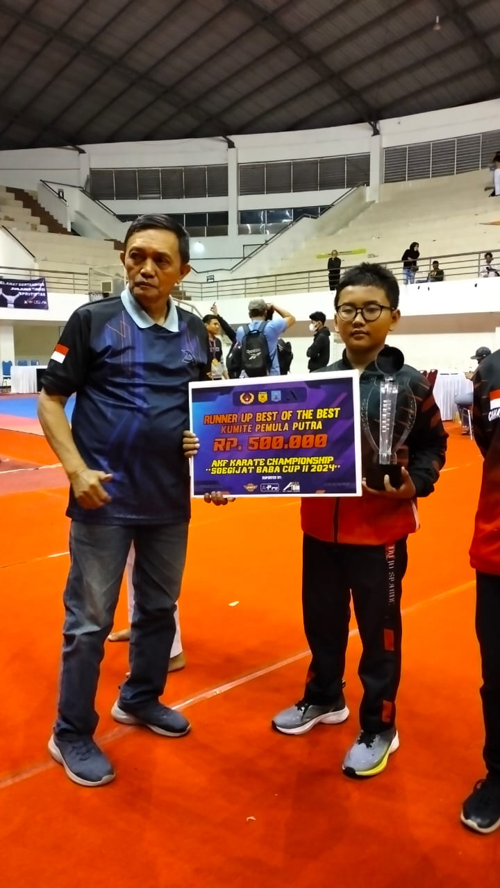 Lukman Adriansyah Siswa Kelas 8 MTs Negeri 4 Sidoarjo Raih Juara 1 Kumite di AKF Karate Championship-Soegijat Baba Cup II 2024