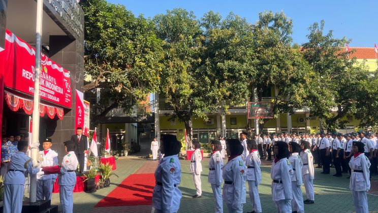 Peringatan HUT Ke-79 Kemerdekaan RI Tahun 2024, MTsN 1 Sidoarjo Gelar Upacara Bendera