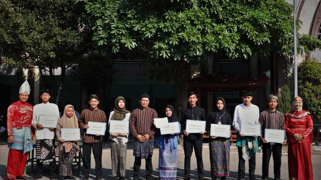 Pengumuman Juara P5PPRA Setelah Rangkaian Upacara Peringatan HUT RI ke-79 di MAN Sidoarjo