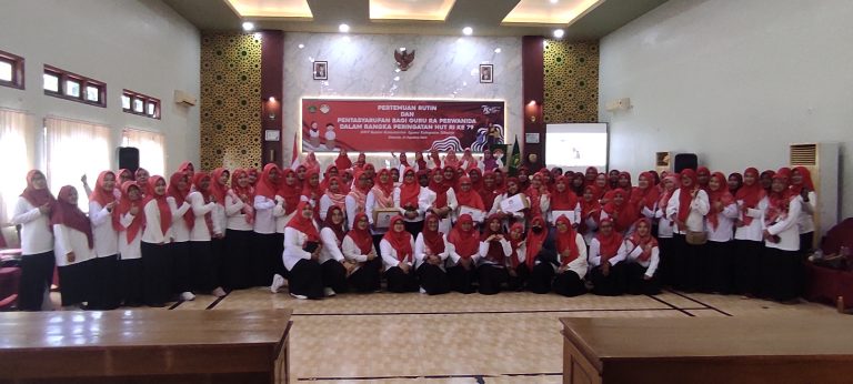 Pertemuan Rutin DWP ,Pentasyarufan Bagi Guru RA Perwanida Dalam Rangka HUT Kemerdekaan RI
