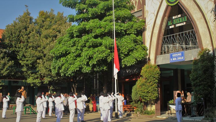 Upacara Peringatan HUT RI ke-79 di MAN Sidoarjo