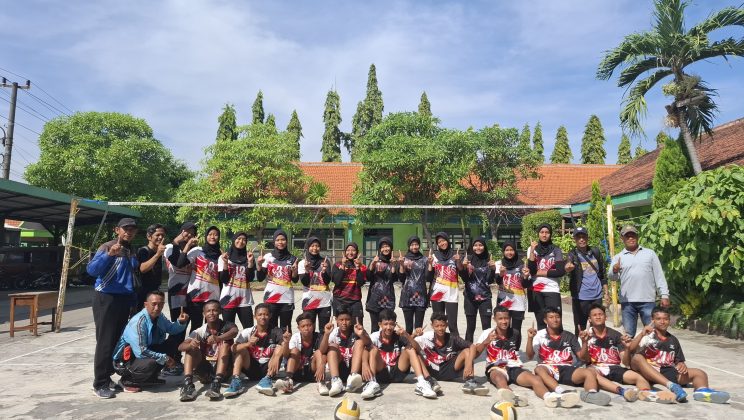 MTs Negeri 4 Sidoarjo Raih Kemenangan Gemilang di Lomba Bola Voli Kecamatan Tulangan dalam Peringatan HUT RI ke 79