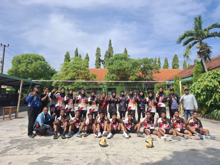 MTs Negeri 4 Sidoarjo Raih Kemenangan Gemilang di Lomba Bola Voli Kecamatan Tulangan dalam Peringatan HUT RI ke 79