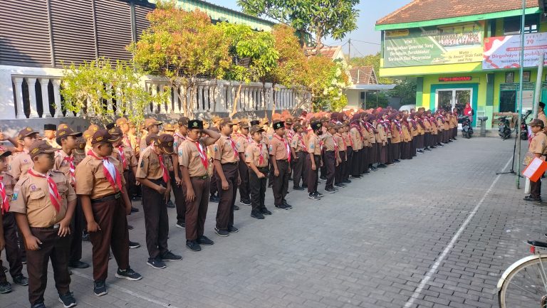MIN 2 Sidoarjo Gelar Upacara Hari Pramuka ke-63 dengan Penuh Semangat