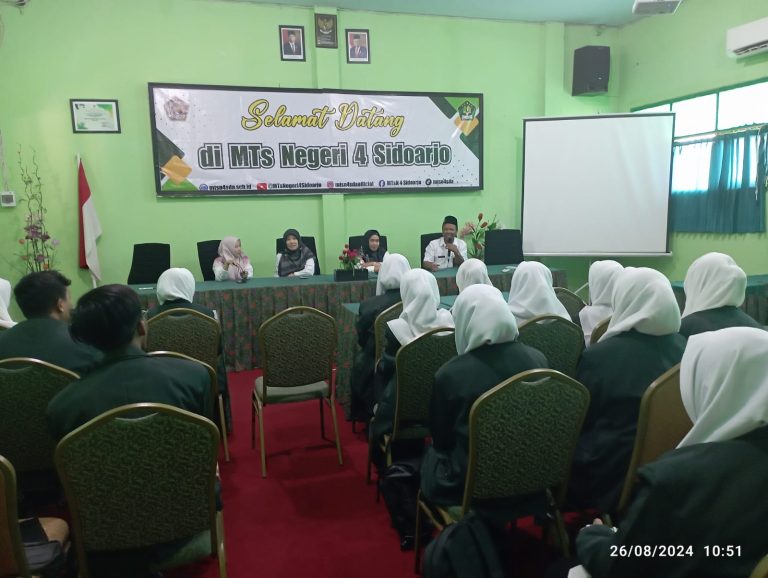 MTs Negeri 4 Sidoarjo Sambut Kedatangan Mahasiswa S1 Fakultas Tarbiyah dan Keguruan UINSA
