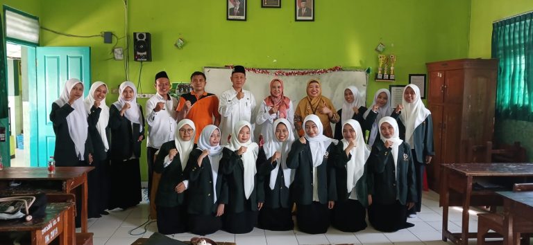 Penyerahan Mahasiswa UINSA untuk Praktek Lapangan Persekolahan (PLP) 1 di MIN 2 Sidoarjo