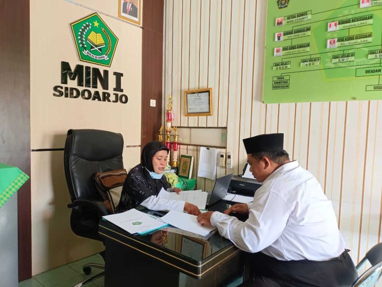 KEPALA MIN 1 SIDOARJO MELAKSANAKAN SUPERVISI OBSERVASI KELAS