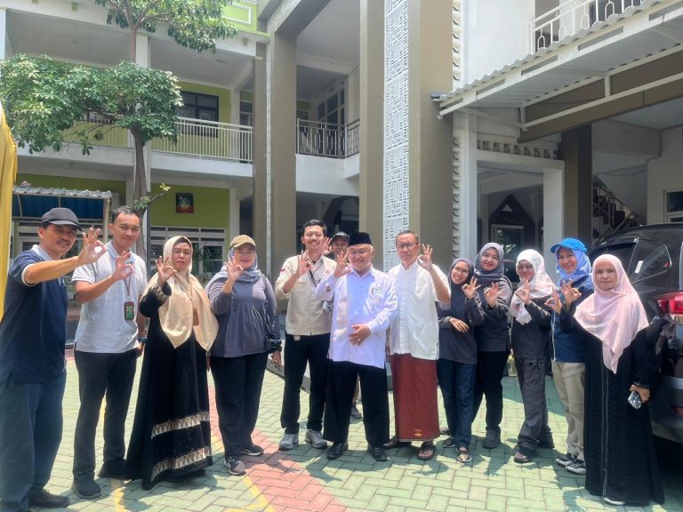 MTsN 1 Sidoarjo Dukung Penilaian Adipura Kabupaten Sidoarjo