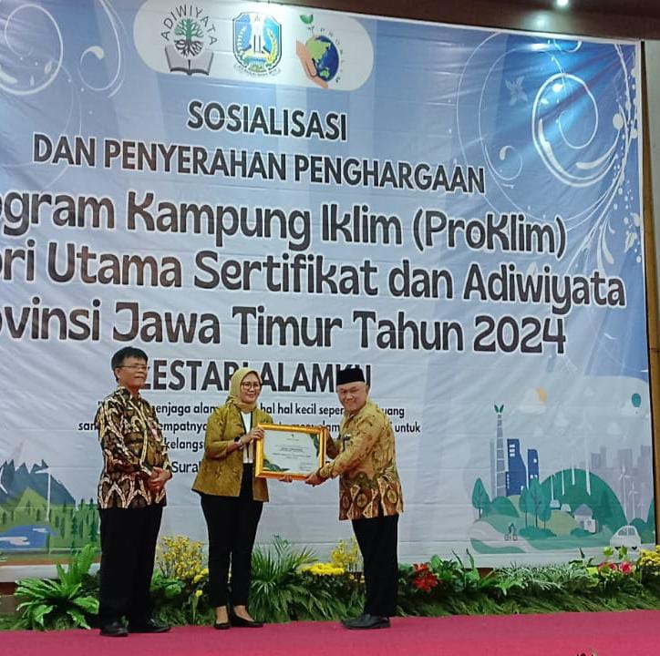 SELAMAT, MTsN 1 Sidoarjo Menerima Penghargaan Adiwiyata Tingkat Provinsi Jawa Timur 2024