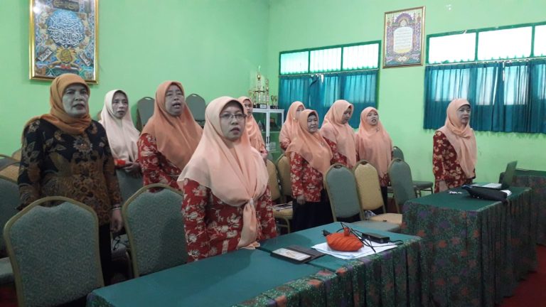 DWP Sub Unit MTs Negeri 4 Sidoarjo Ikuti Seminar Online  “Cegah Kawin Anak”