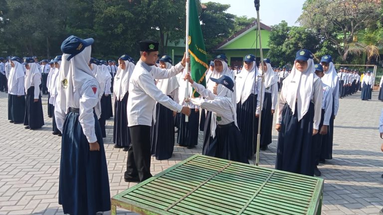 Pelantikan Pengurus OSIM MTs Negeri 4 Sidoarjo Masa Bakti 2024/2025