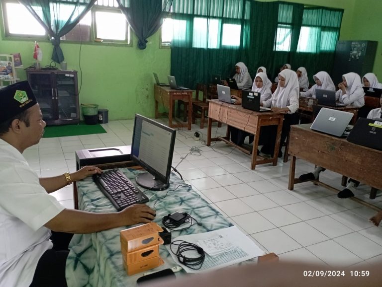 Pelaksanaan Simulasi ANBK di MTs Negeri 4 Sidoarjo