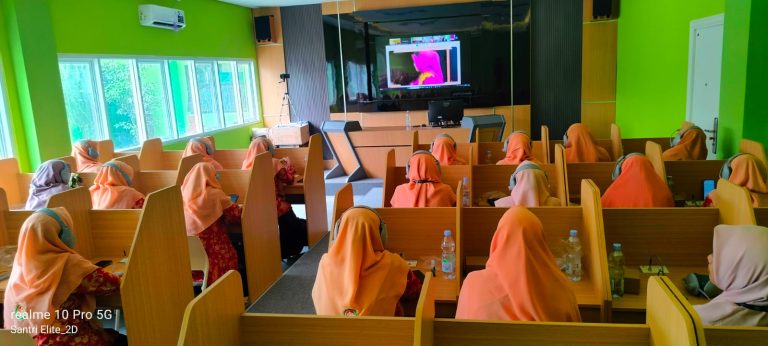 DWP MTs Negeri 3 Sidoarjo Ikuti Webinar “Cegah Kawin Anak untuk Wujudkan Generasi Berkualitas”