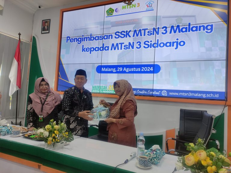 Program Kemitraan Sister School Melalui Kunjungan Studi Tiru MTsN 3 Sidoarjo di MTsN 3 Malang