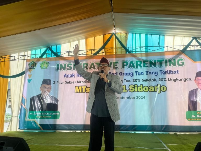 MTsN 1 Sidoarjo Gelar Inspirative Parenting Bersama Dr. Nafik Palil, M.Pd. Tekankan Peran Orang Tua dalam Menentukan Masa Depan Anak