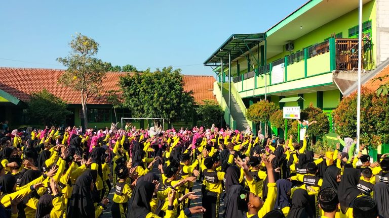 Senam Bersama, Sabar Gus dan Aksi Hijau di MIN 2 Sidoarjo