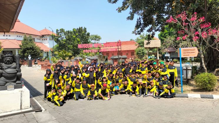 MIN 2 Sidoarjo Gelar Kegiatan Outdoor Learning di Perpusda, Museum Mpu Tantular, dan Splash Water Park Bagi Kelas IV.