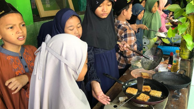 P5 DENGAN TEMA GAYA HIDUP BERKELANJUTAN  ANAK-ANAK KELAS 3 MIN 1 SIDOARJO. DIAJARKAN KEMANDIRIAN DALAM KEHIDUPAN SEHARI-HARI