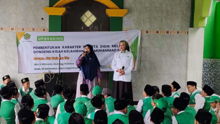 Kegiatan Dongeng Berkisah oleh Kak Ninik dan Tiko di MIN 2 Sidoarjo: Menanamkan Karakter Amanah Melalui Kisah Kelahiran Nabi Muhammad SAW