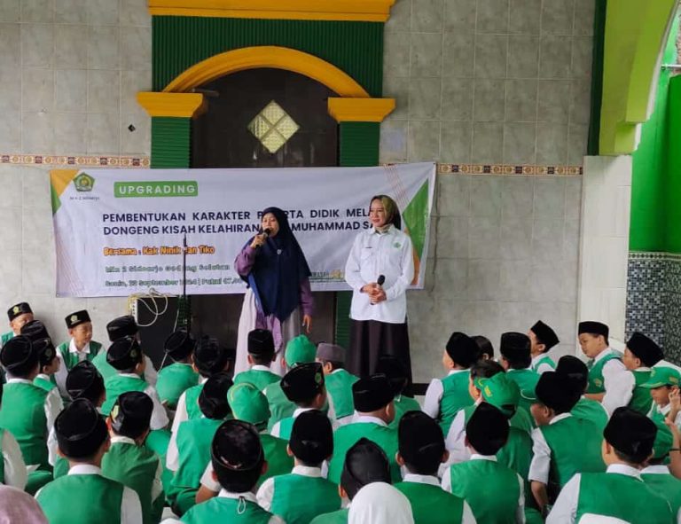 Kegiatan Dongeng Berkisah oleh Kak Ninik dan Tiko di MIN 2 Sidoarjo: Menanamkan Karakter Amanah Melalui Kisah Kelahiran Nabi Muhammad SAW