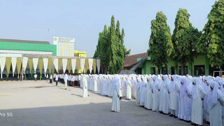 MTsN 3 Sidoarjo Gelar Apel  Hari Santri Nasional Tahun 2024