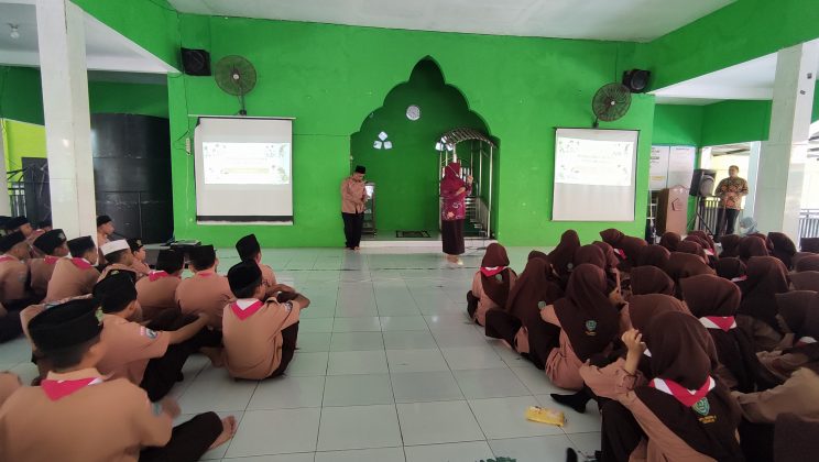 Bangun Generasi Sehat, MTsN 3 Sidoarjo Gelar Sosialisasi Kesehatan Reproduksi dan Pergaulan Bebas