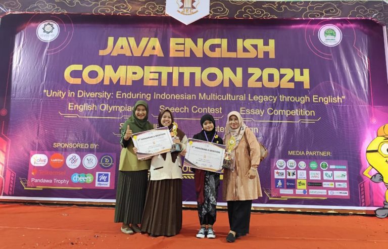 Prestasi Gemilang Siswi MTsN 1 Sidoarjo di Ajang Java English Competition