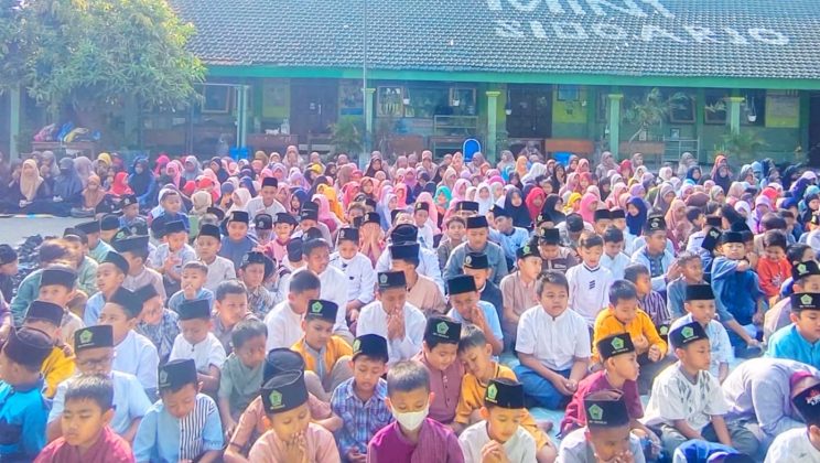 MIN 1 SIDOARJO SAMBUT AWAL BULAN DENGAN ISTIGHOSAH RUTIN