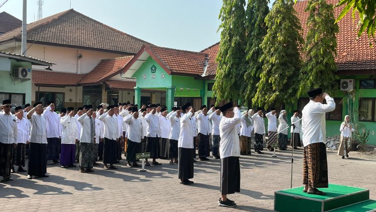 Upacara Hari Santri 2024 di Kemenag Sidoarjo: Semangat Juang Santri untuk Masa Depan