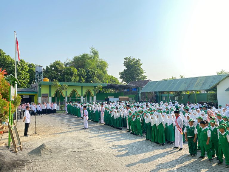 MIN 2 Sidoarjo Gelar Upacara Peringatan Hari Sumpah Pemuda dengan Khidmat