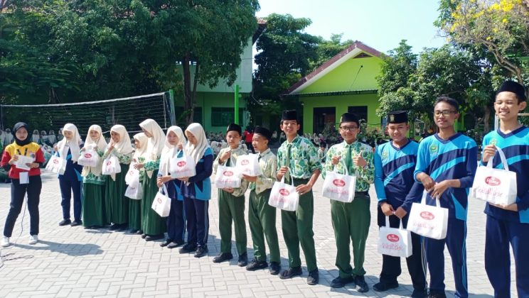 Acara Roma Malkist “School to School” di MTs Negeri 4 Sidoarjo Berlangsung Meriah