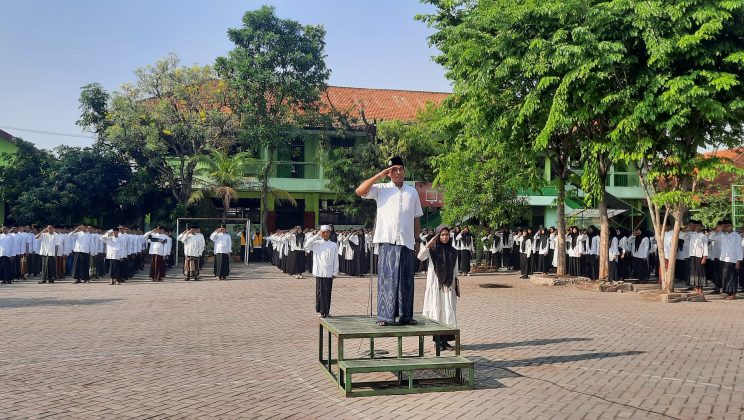 Upacara Peringatan Hari Santri di MTs Negeri 4 Sidoarjo Berlangsung Khidmat