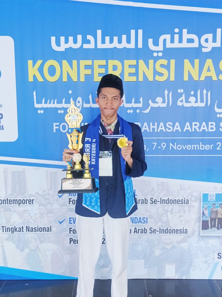 Juara 3 Olimpiade Bahasa Arab - Fahmi Hafidz