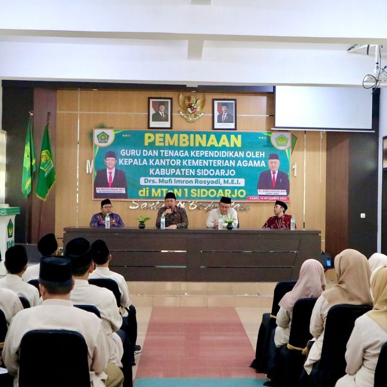Kepala Kemenag Sidoarjo Berikan Pembinaan kepada Guru dan Tenaga Kependidikan MTsN 1 Sidoarjo
