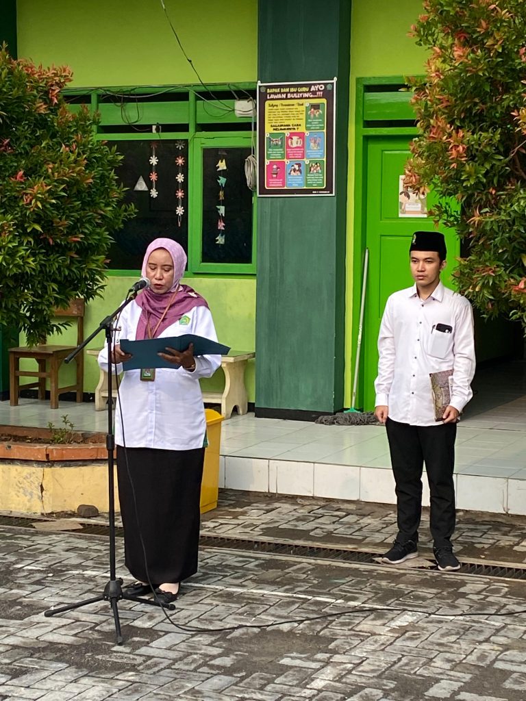 Peringatan Hari Guru di MIN 2 Sidoarjo: Momen Penuh Hikmah dan Dedikasi