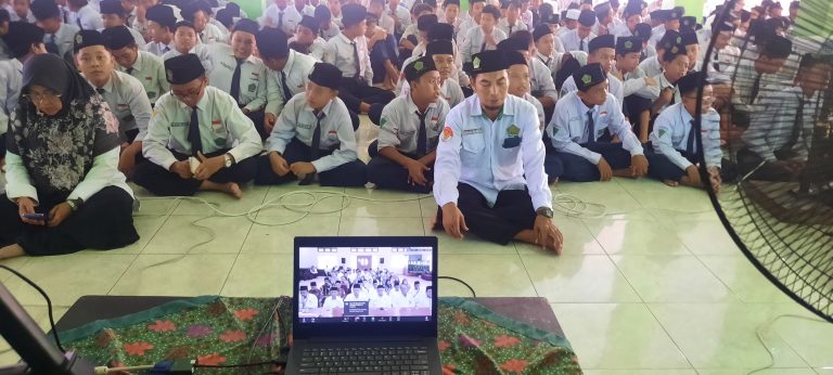 MTs Negeri 4 Sidoarjo Ikuti Kegiatan Sejuta Al-Fatihah dalam Rangka Peringatan Hari Guru Nasional dan HAB Kemenag ke-79